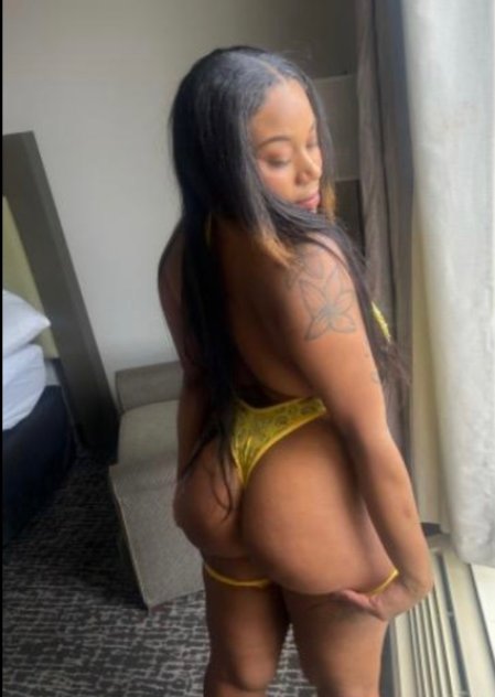 Exotic Puerto Rican 💋 Nice And Curvy come grip my handles  😘