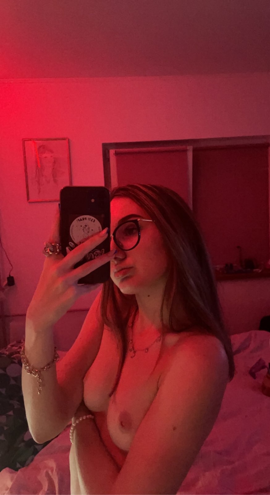 Discreet sex with Caucasian sexy girl