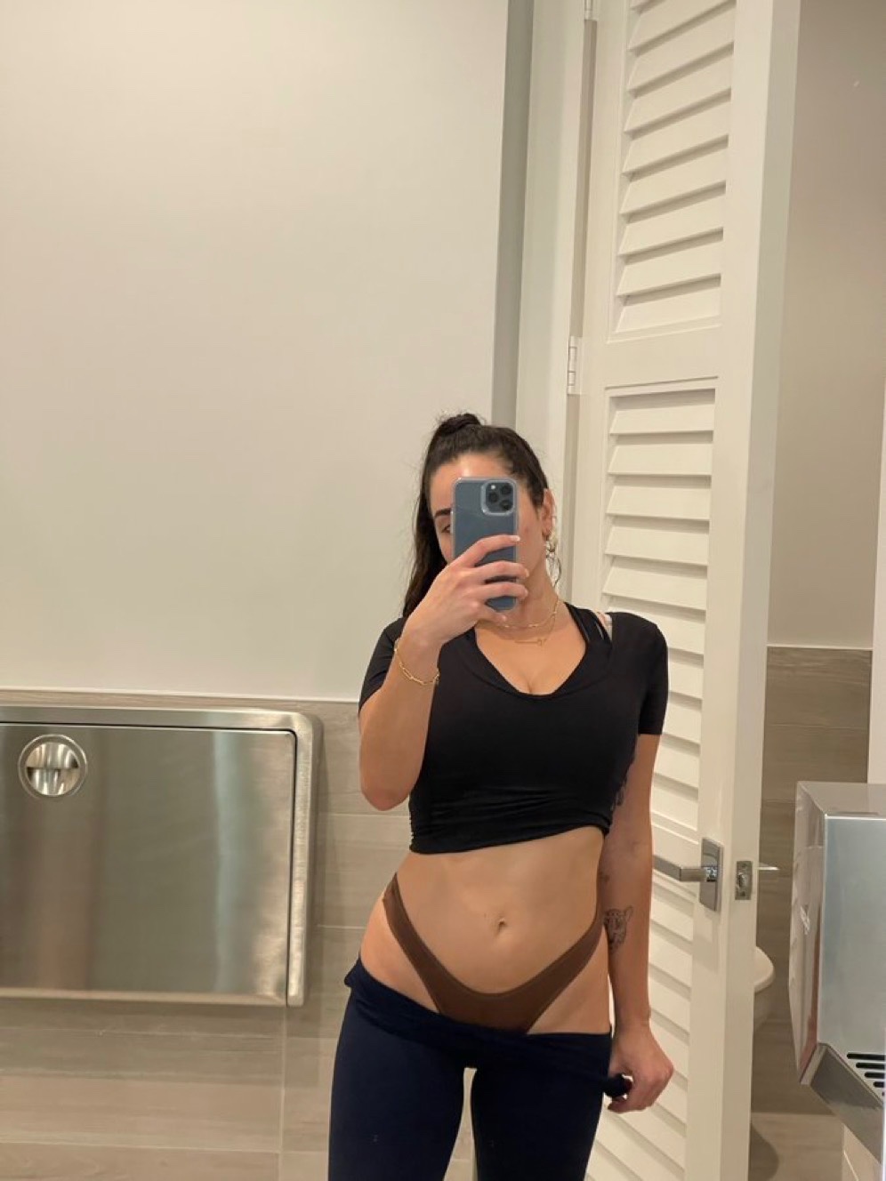 🥰 I’M AVAILABLE FOR BOTH INCALL AND OUTCALL SERVICE ALL 3 HOLES ARE UNCOVERED ❤️