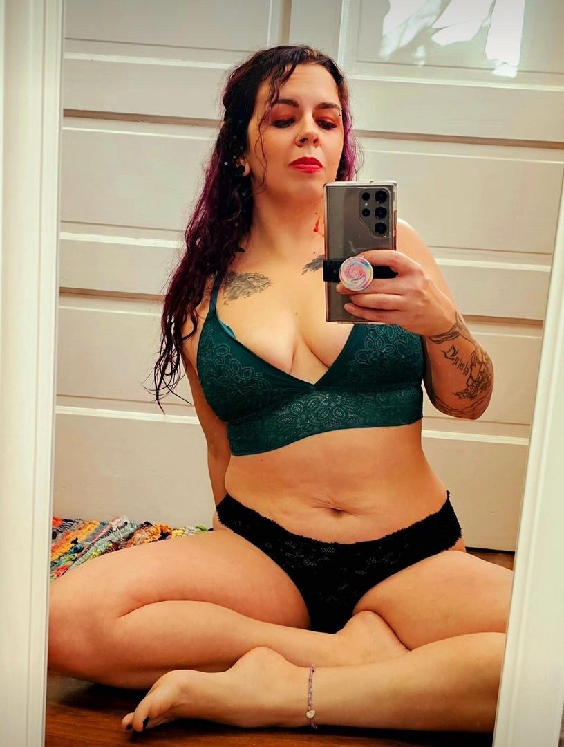 I’m HORNY and AVAILABLE for fun rn 😩💦👅🍆INCALL & OUTCALL