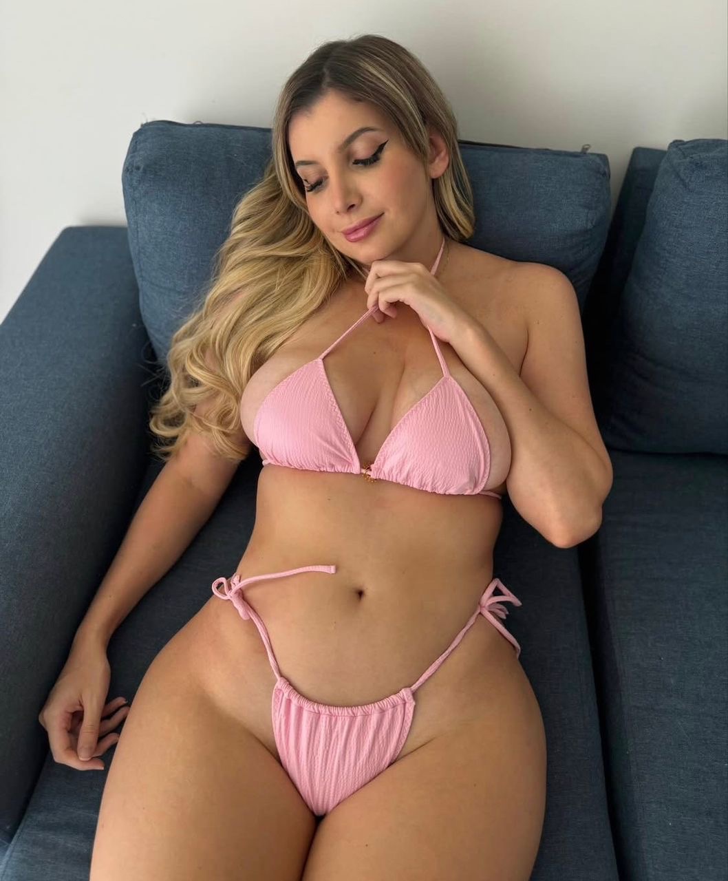 AVAILABLE FOR HOOKUP👅👅