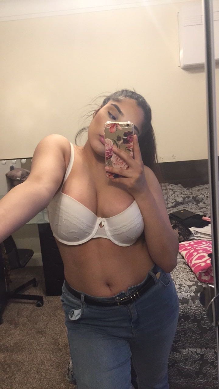 INDIAN HOT GIRL AVAILABLE