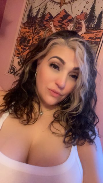 Beautiful Busty Fun Intelligent Girl Looking For Fun!