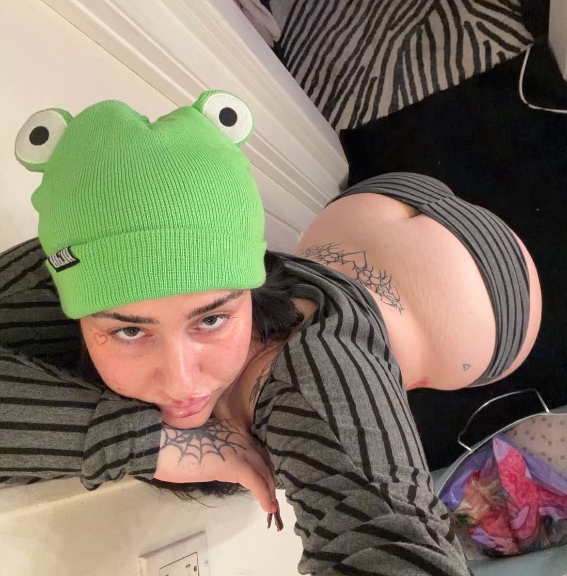 Are you stressed and need Some chill reliever 😻👅let meet 🍑🚿