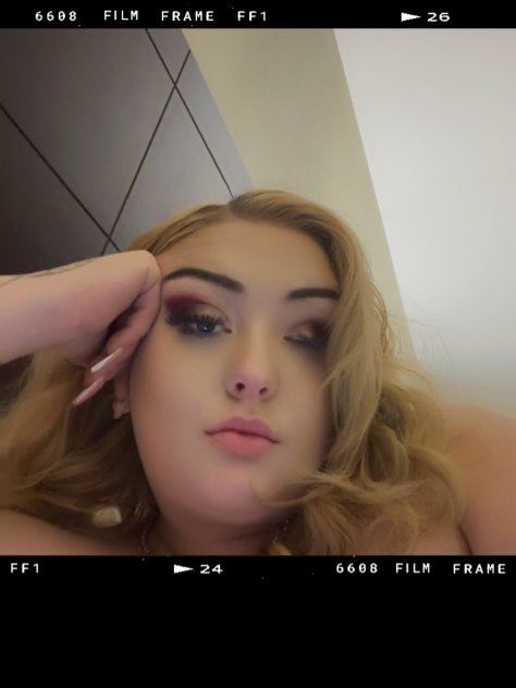 HELLO IT YOUR FAVORITE CALIFORNIA SNOW BUNNY❄️❄️❄️