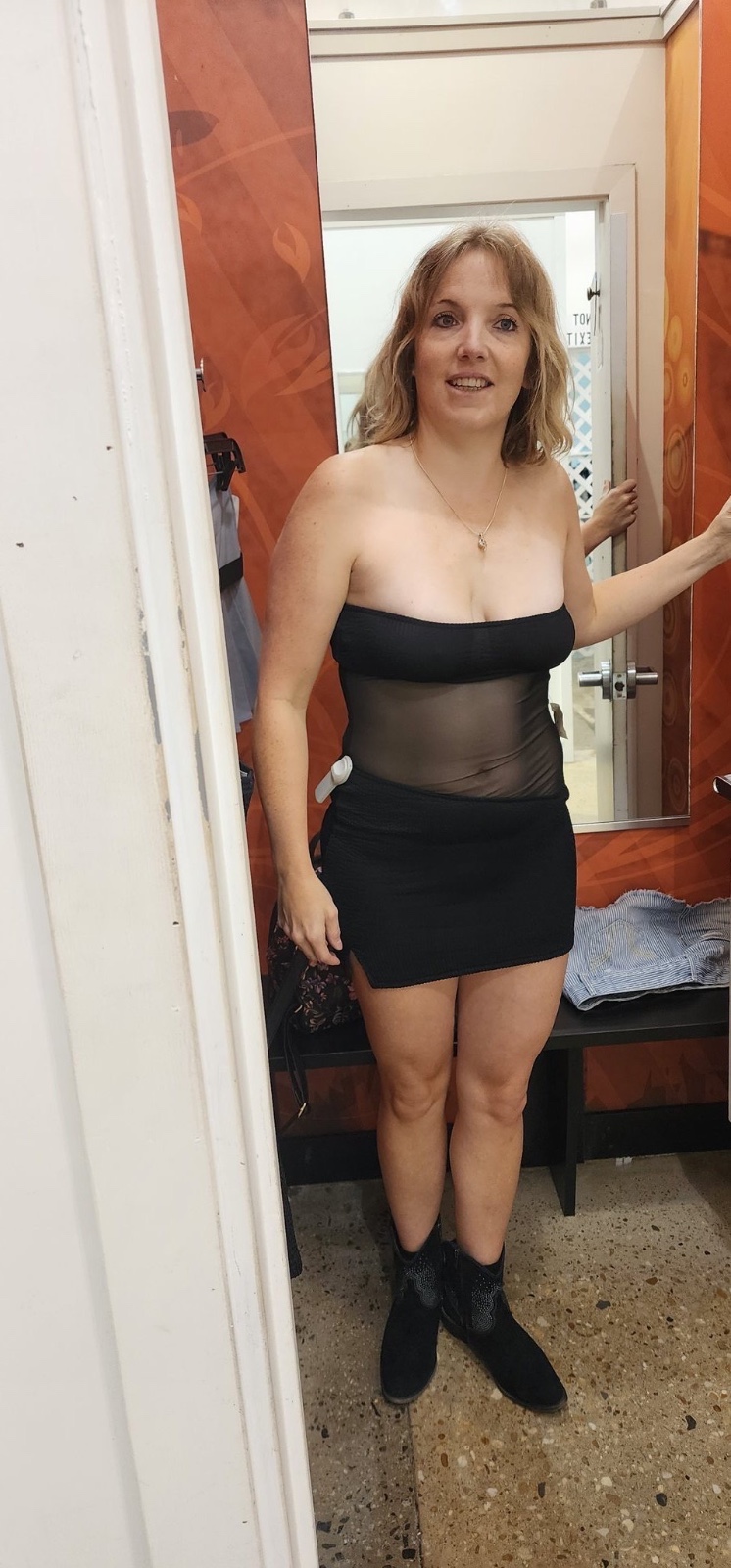 HIT ME UP FOR HOOK UPS, MASSAGES, GIRLFRIEND EXPERIENCE AND CAR MEETS . THE BEST🍆🍑🍑