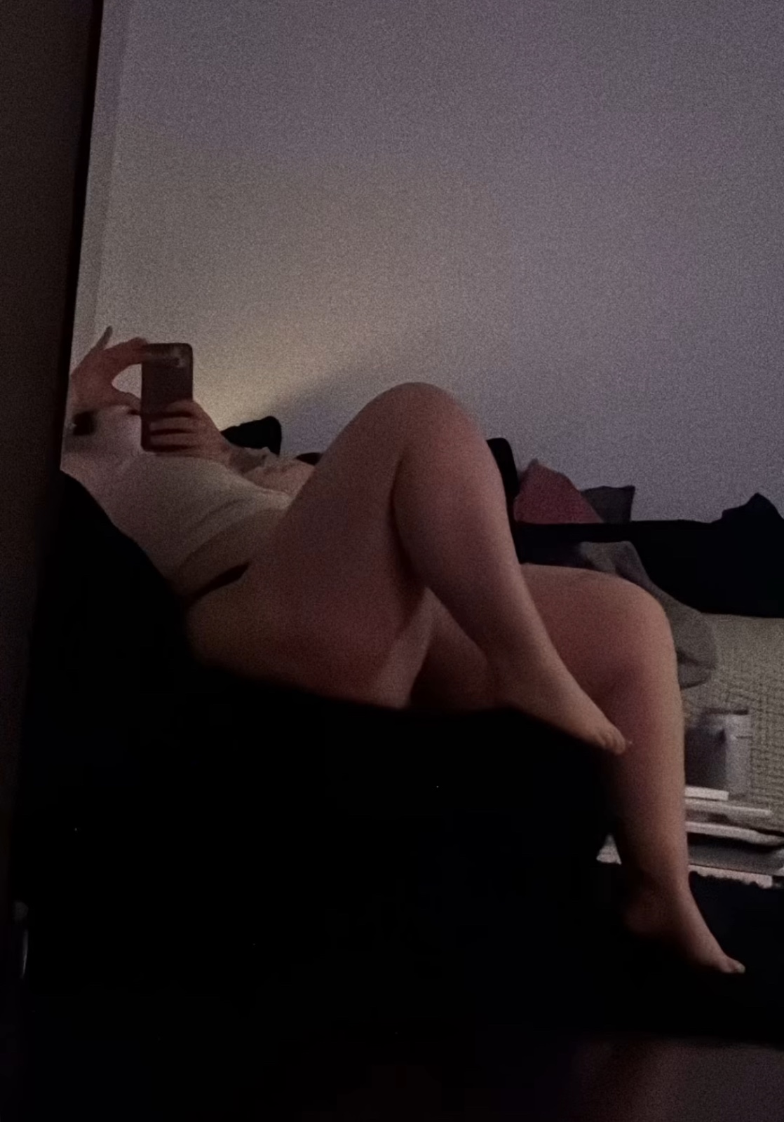 Available anytime you need my services and am ready to serve you 😻