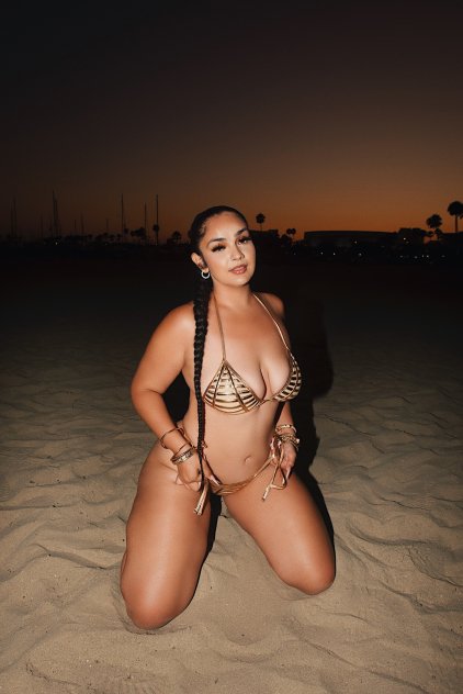 Island bombshell here for a limited time only! prebooking open