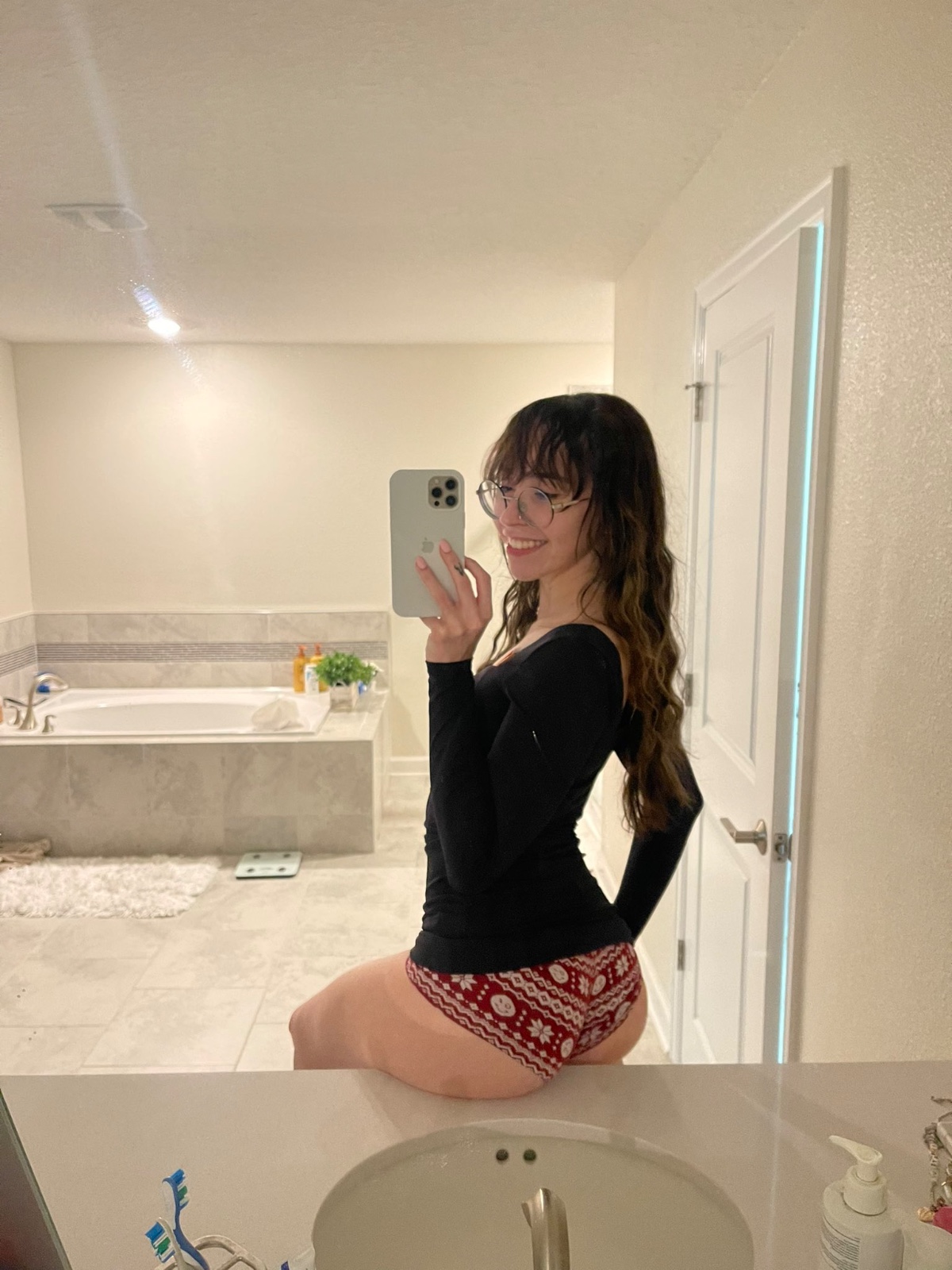 I’m available for both incall and outcall or FaceTime show at affordable