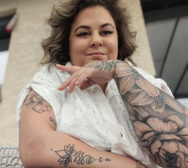 I’m available for Incall and outcall service +17624072257.