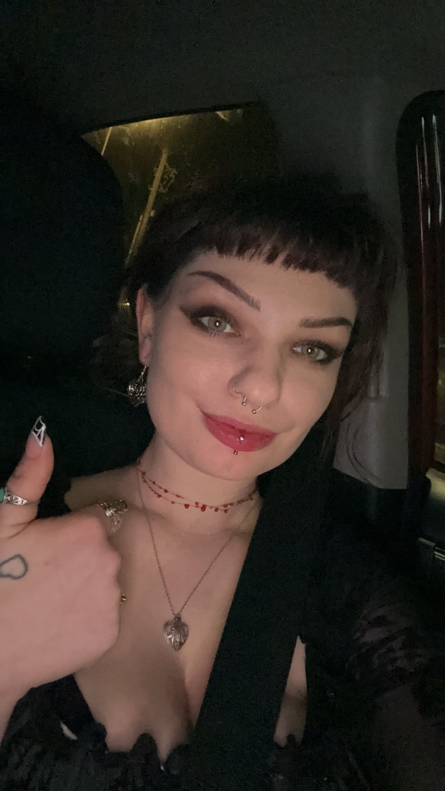 Fun & Flirty: MILF Seeking Fun Companionship"