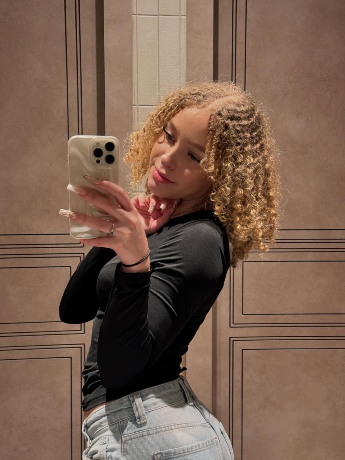 If you want to know what heaven feels like, you should try my loveseat. I am fit, hot and ready! +1