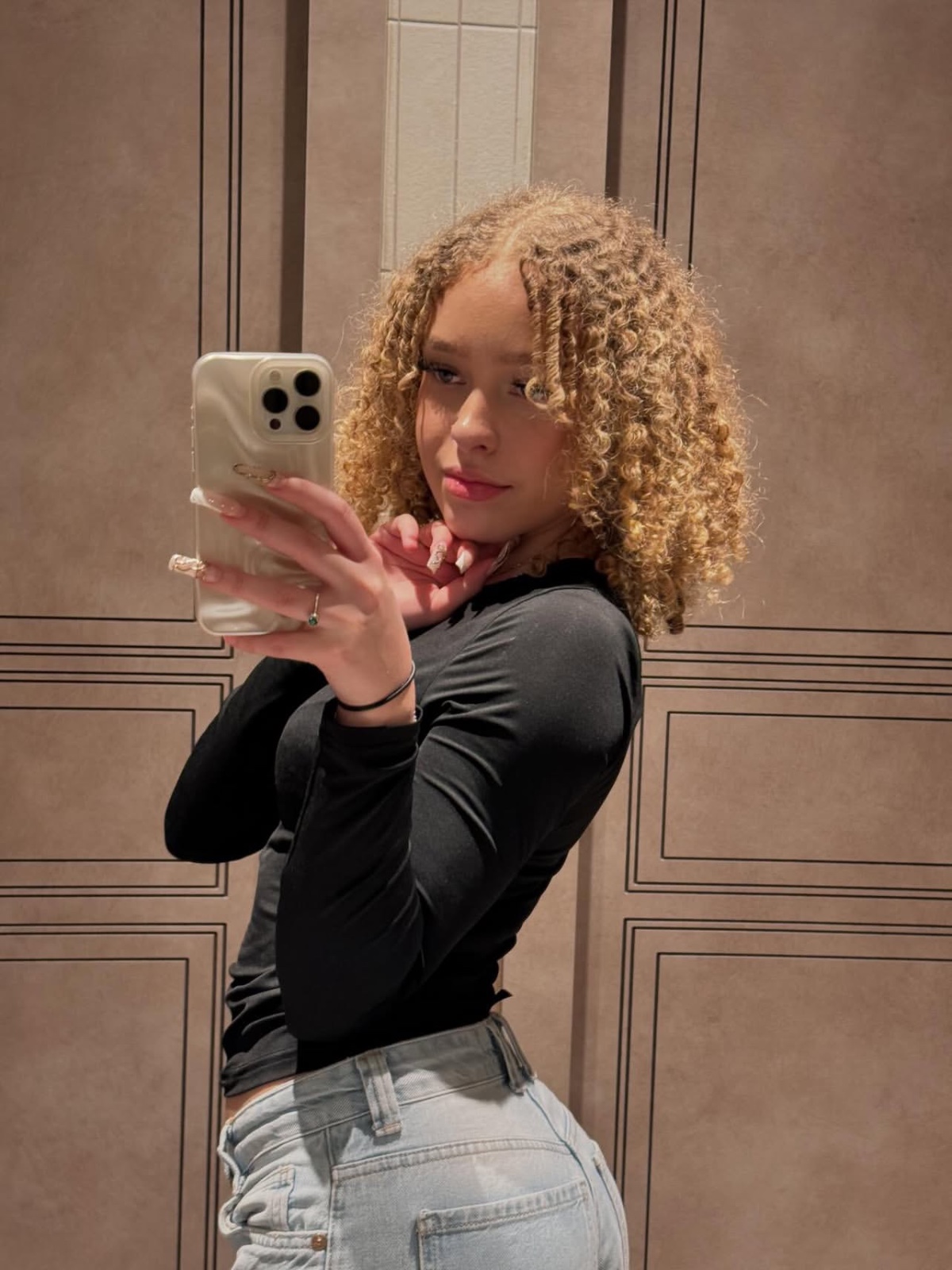 If you want to know what heaven feels like, you should try my loveseat. I am fit, hot and ready! +1