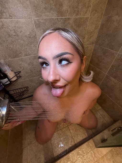 Your backshot queen Kira 😳👅🫣3106262037