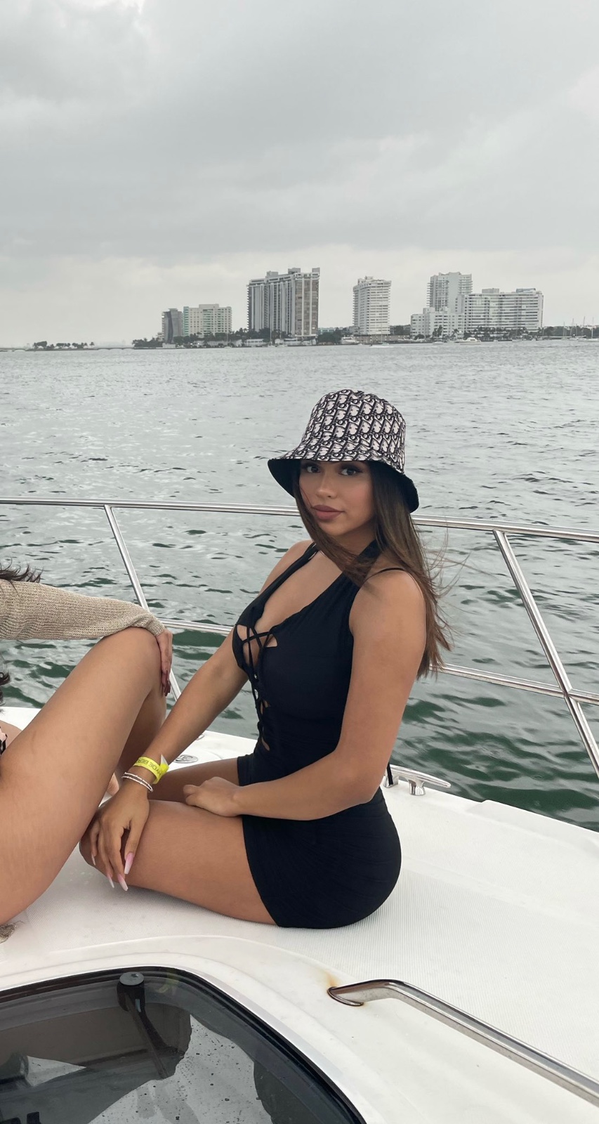 I’m fun to be with and I have good vibes 🍑💦 I’ll bring you unlimited sex,🍆💦 different satisfacti