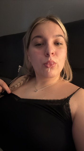 Available for hooked up, FaceTime show, sexting and selling hot videos