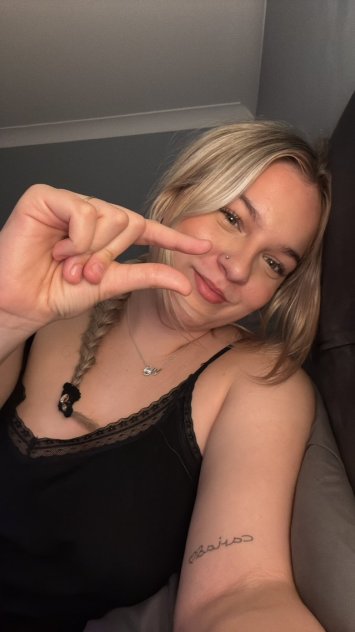 Available for hooked up, FaceTime show, sexting and selling hot videos