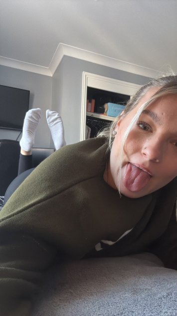 Available for hooked up, FaceTime show, sexting and selling hot videos