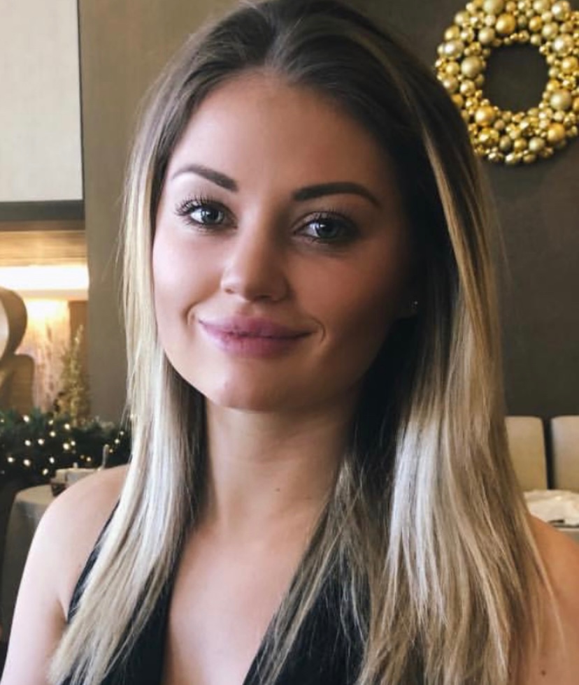 i am available for both incall and outcall service Dm only if you're interested