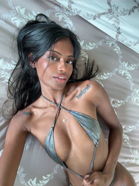 ▃▃▃▃ it’s party time ▃▃▃▃ let’s make magic ▃▃▃▃ ❤️▃▃▃Kissing/Cuddling▃