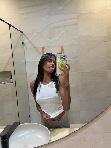 ▃▃▃▃ it’s party time ▃▃▃▃ let’s make magic ▃▃▃▃ ❤️▃▃▃Kissing/Cuddling▃