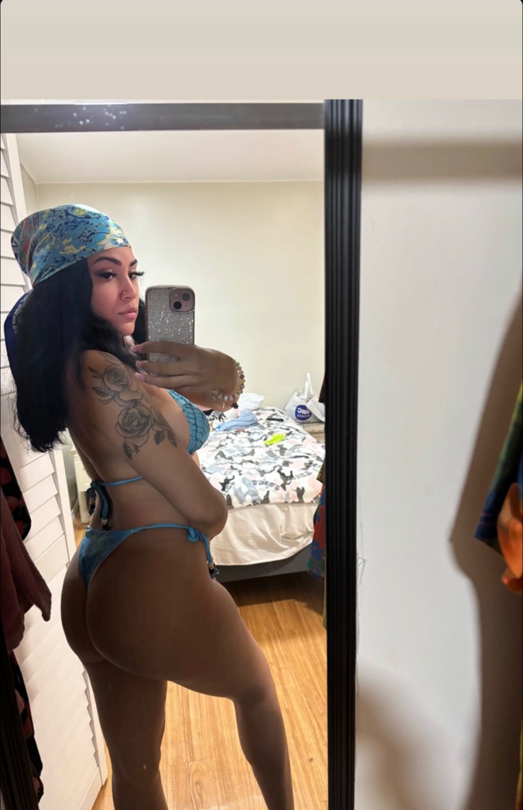 I Wanna fulfill your widest sexual fantasies,I’ll satisfy you with my full service-Snap-mellyy_rb24