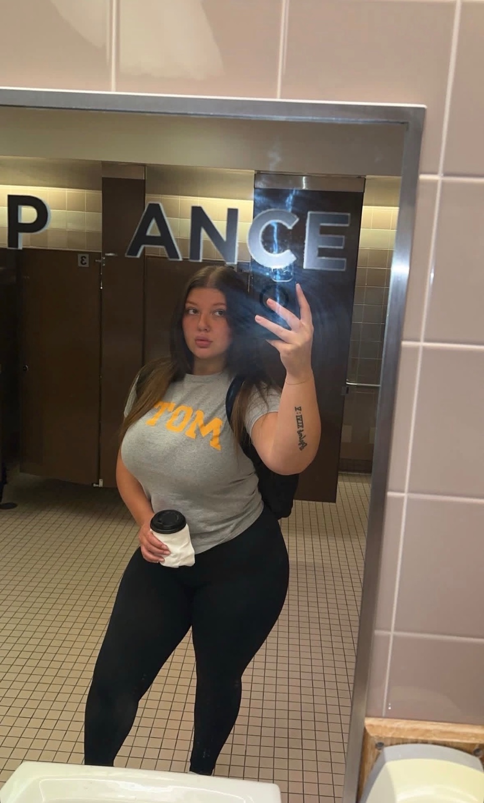 I’m a curvy beautiful well endowed lady, hit me up to get your sexual fantasies fulfilled