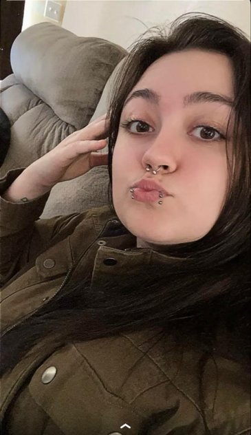 Hello, I’m Tessa. super sweet Latina who loves to party