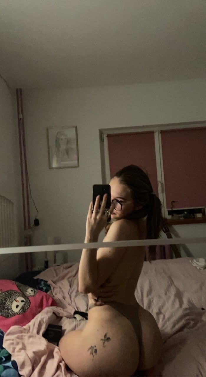 SEDUCTIVE. REAL. DISCREET Search no more… Snapchat: fanaticdaisy09 Instagram: zynahhatem8as