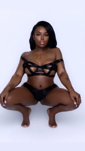 The BOMBSHELL PARTY GIRL