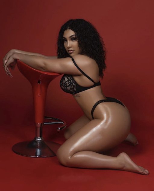 All new upscale JUICY playmate ❣️ Curvy brunette available NOW