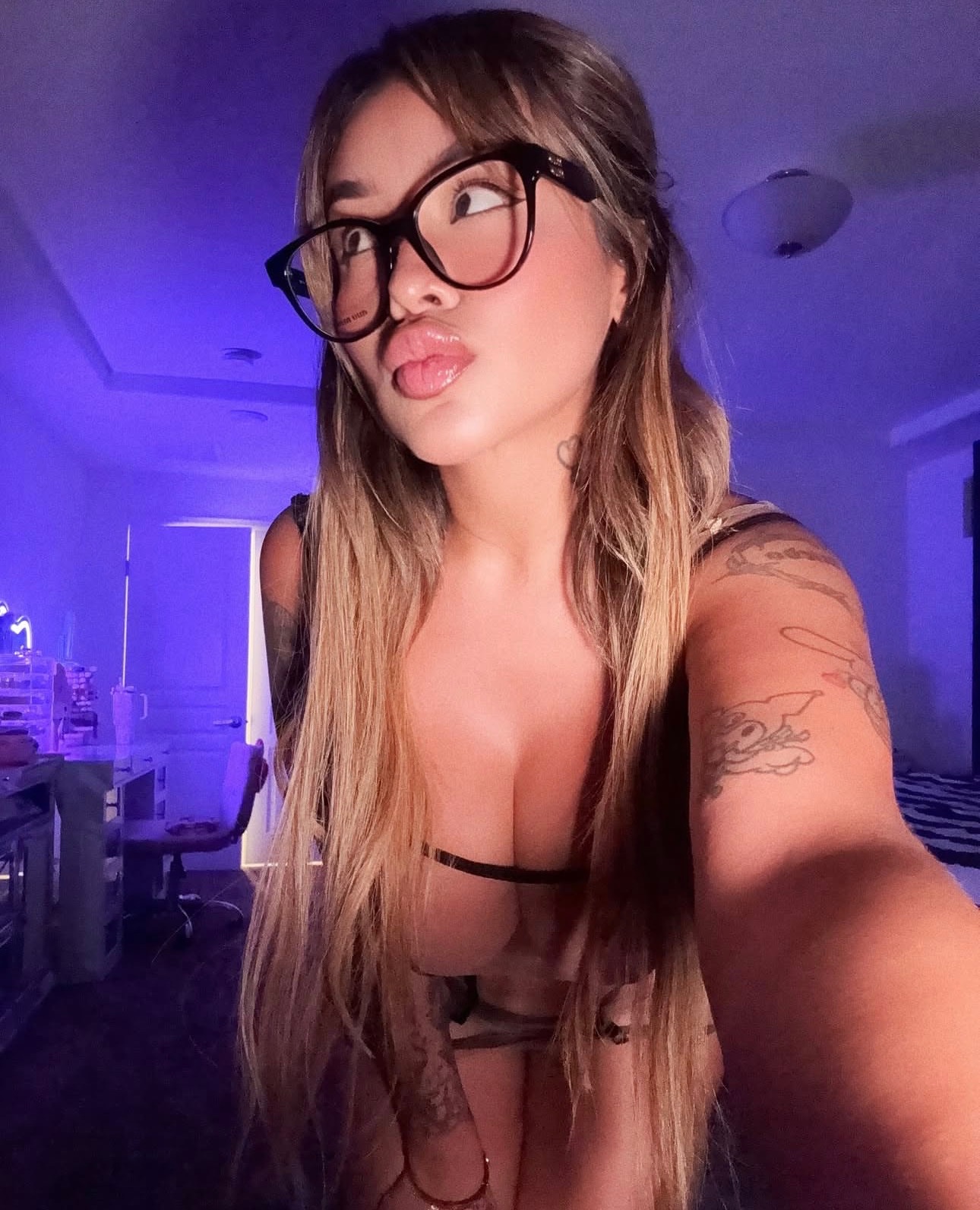 HMU for Hookup and contents 🍑💦🍆 Text +1 (505) 529-9431