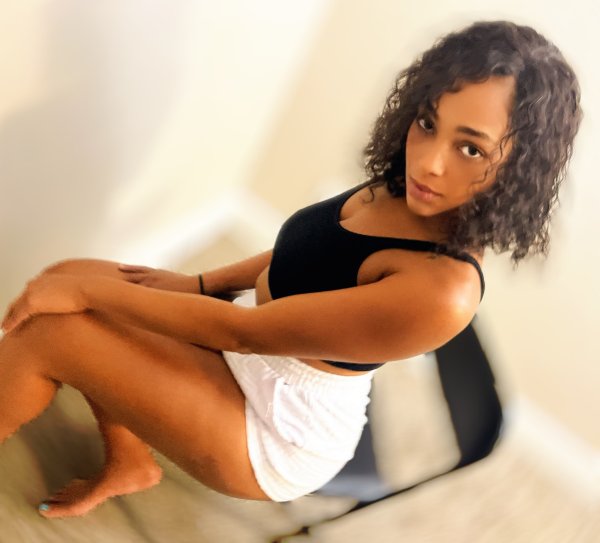 DIAMOND here your sweet girl-next-door.