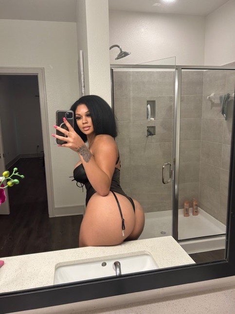 I Wanna fulfill your widest sexual fantasies,I’ll satisfy you with my full service-Snap-mellyy_rb24