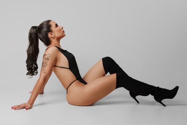 Sensuality, discretion, and a genuine connection.