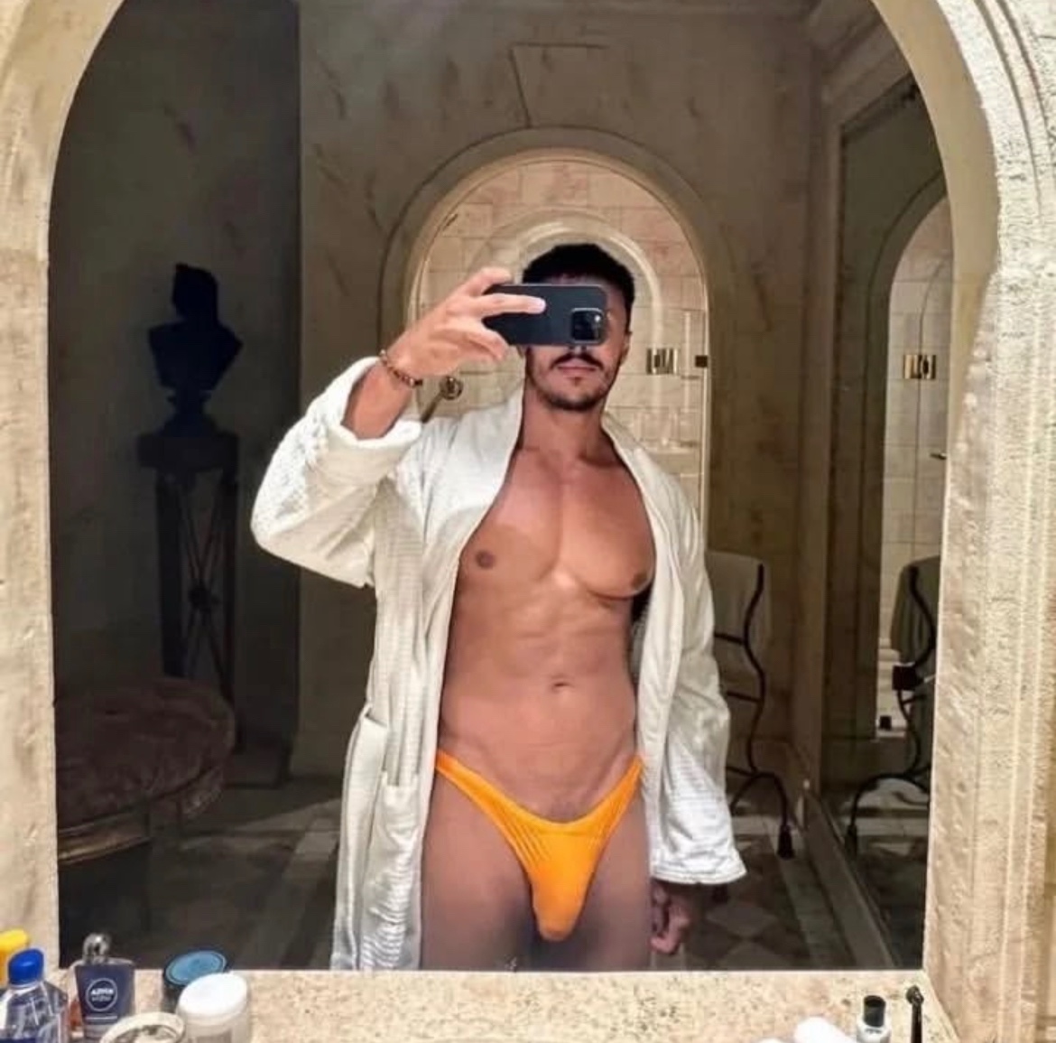 I’m available and down for hookup and good sex 💦🍑🍆👅