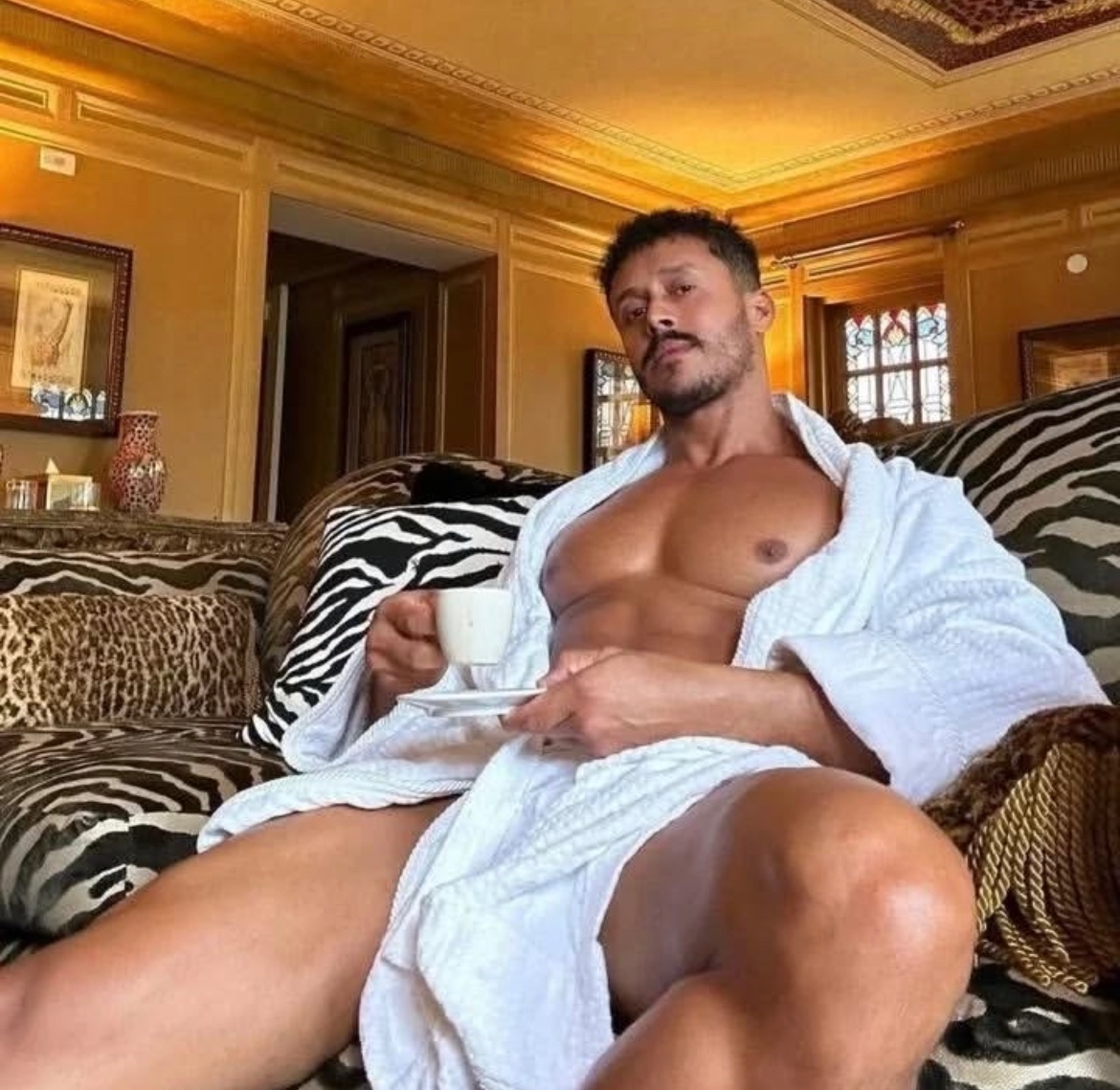 I’m available and down for hookup and good sex 💦🍑🍆👅