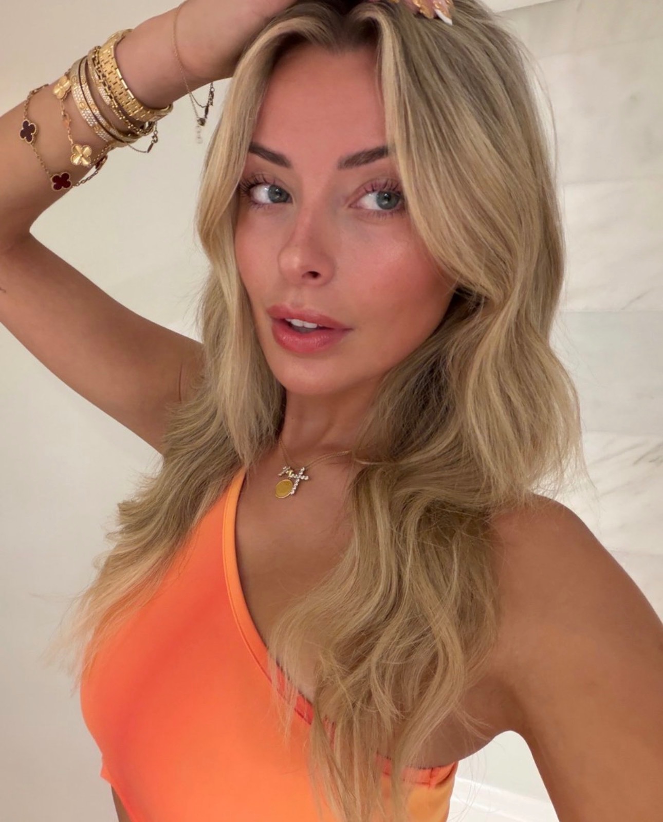 💫 Meet Amanda 😘 petite, elegant & unforgettable 💎 With curves that tease 🌹 lips that tempt 💋