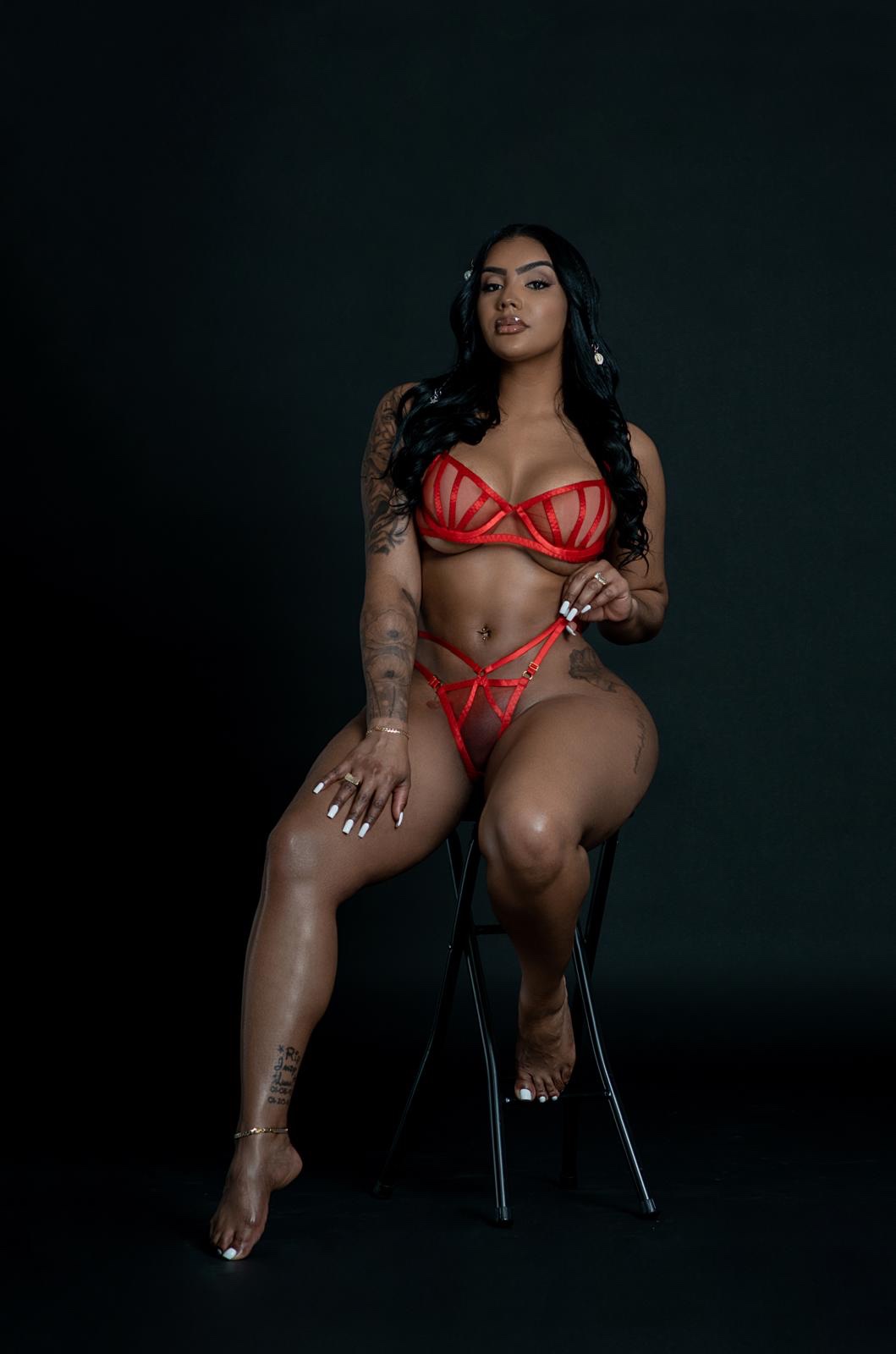 Come enjoy your weekend with me I’m staying for about month only