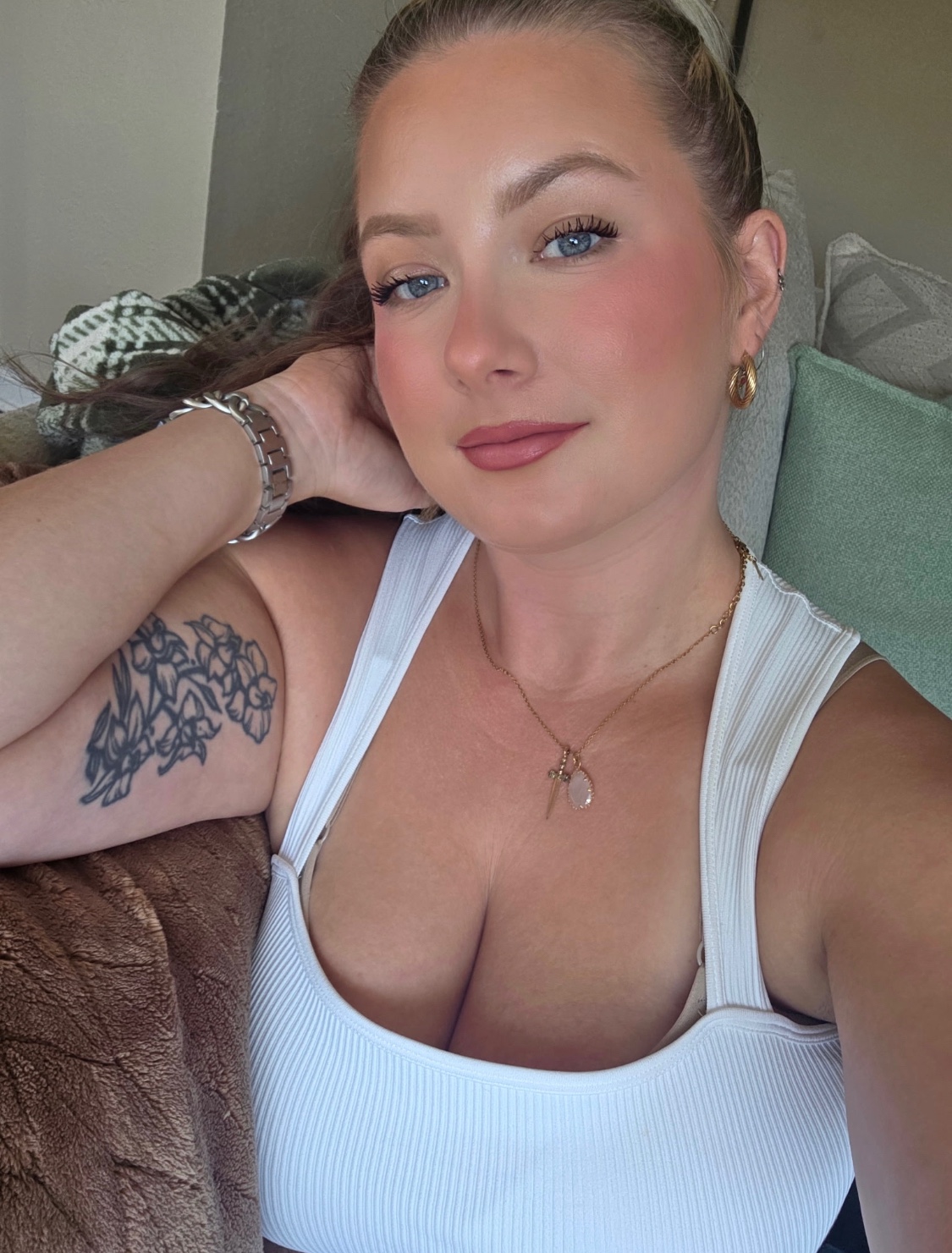 THICK🍑, WET💦, HORNY🔞. SLIDE IN 📥