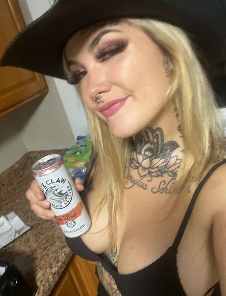 Text on whatsapp for more details and bookings +1(661)235-4609