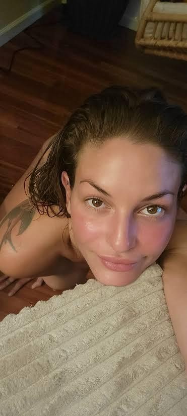 I'm available for all kinds of hookup service both incall and outcall and carcall