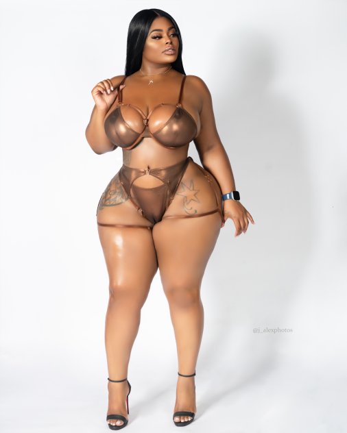 🍎🍾 Curves That Command Attention Visiting DC🍎 🍾