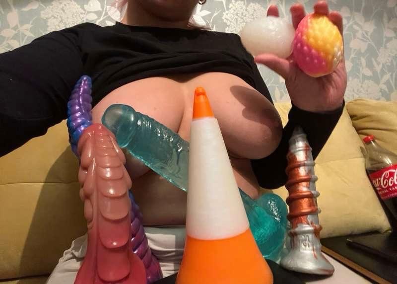 Bored and available for 🤩 fun ❤️😇