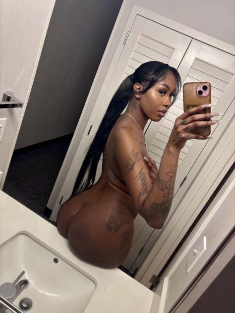 Sexy Playmate 🫦  Bubbly 🫧Personality ✨🍒  LETS HANG OUT 😋💦