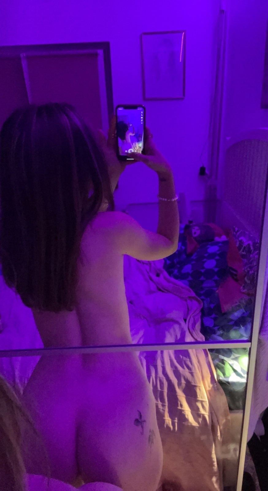 I’m a female escort available for hookup