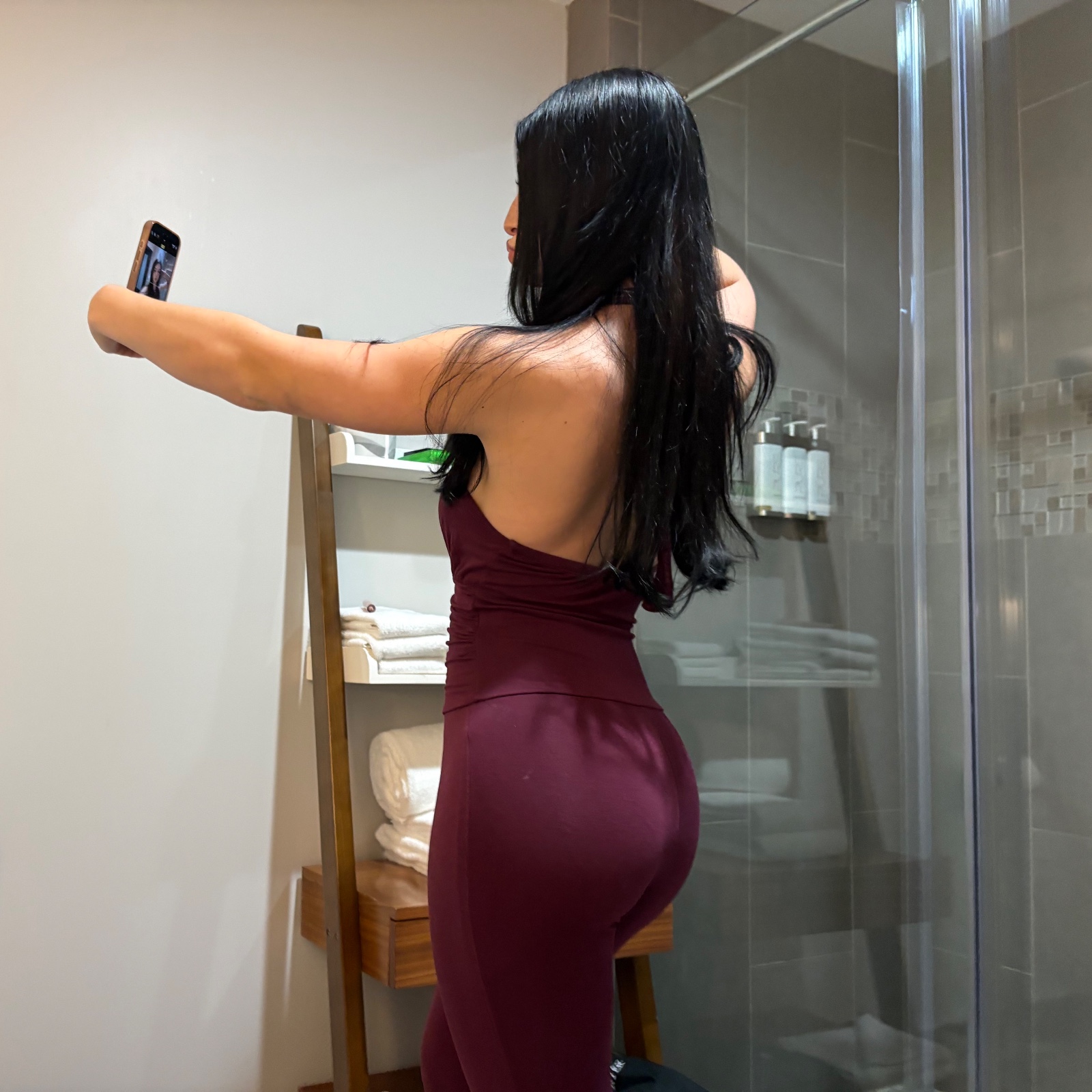 Hey there i am sophie a masseuse, i offer massage session. 💋HMU on Snapchat:graceowohan