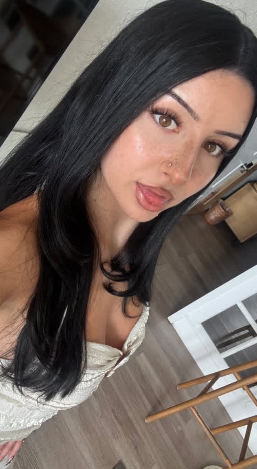 Hey there i am sophie a masseuse, i offer massage session. 💋HMU on Snapchat:graceowohan