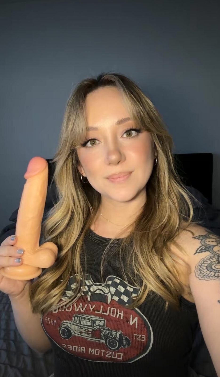 I’m a female escort available for hookup