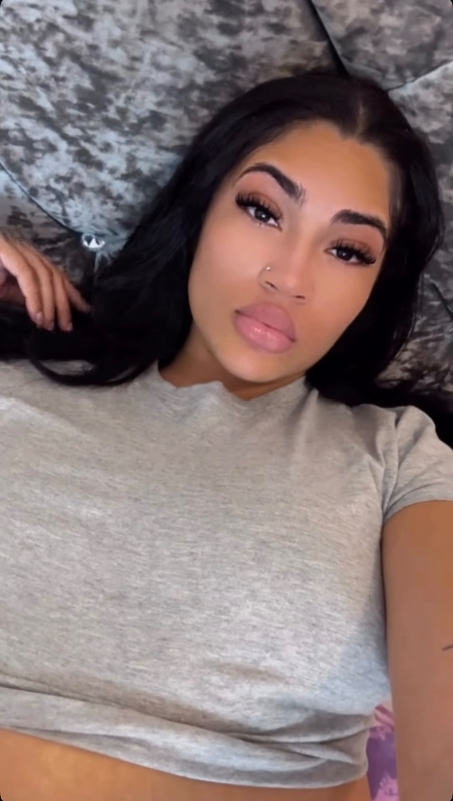 I Wanna fulfill your widest sexual fantasies,I’ll satisfy you with my full service-Snap-mellyy_rb24